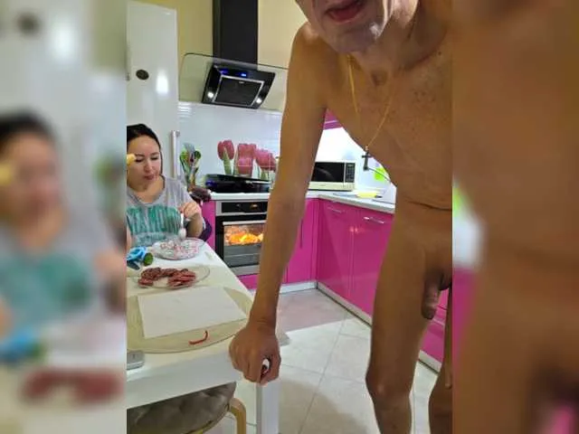 Alex80-201 — Big Sissy
People do