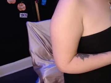 Chaturbate 1800bootytalk is Freechat 1800bootytalk — trick or treat spoil my feet #findom #domme #feet #paypig #sissy