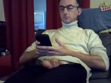 18remy45 — #french #daddy #bigcock goal is #naked [100 tokens left]