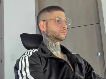 _jamesleandros — cum show in public [1600 tokens remaining]