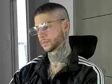 _jamesleandros — cum show in public [1600 tokens remaining]