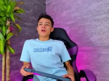 _oliverstone — GOAL: Masturbate x10min 111 [1000 tokens remaining] Welcome to my room! #new #bigcock #latino #cum #young