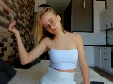 _ruby_kim — Wet chest  #feet #natural #skinny #smalltits #young [471 tokens left]