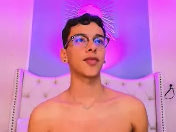 aiden_royce — Show ArmPits [15 tokens left] #hairy  #latino #18 #slim  #bigcock