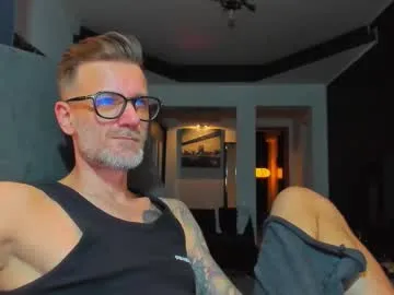 alexxian — MAKE DADDY CUM at goal ! #uncut #muscle #feet #cum #daddy [3283 tokens remaining]