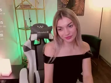 alicewooong — GOAL: lick fingers close up [43 tokens remaining] Welcome to my room! #fit #lovense #blonde #new #teen