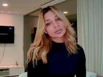 alisondiaz_ — Naked and a lot of squirting in public [2000 tokens remaining]