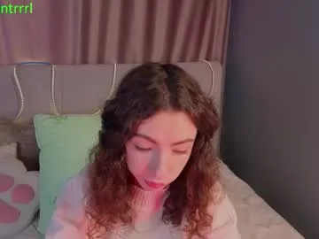 alvanalbach — GOAL: good morning [0 tokens remaining] Welcome to my room! #nonude #slim #natural #teen #new