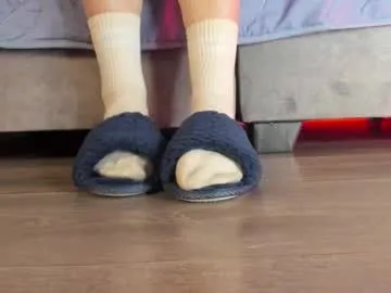 ammeliaa_ — It's time to pamper this hot goddess! - Goal: Rip  my nylons completely and enjoy me [1001 tokens left] #mistress #pantyhose #heels #footfetish  #findom