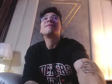 apolo_burton — Today I want them to train with me ... although I warn them that my way of heating is not just exercise #latino #athletic #bigcock #ass #new