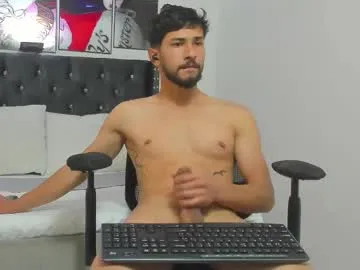 aronn_king — Spit hard dick #new #bigdick #muscle #feet #cum [83 tokens remaining]
