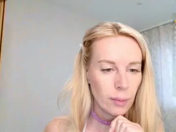 ashley_nelsonn — Hello everyone, I'm Ashley, nice to meet you! this is my first day here  #new #squirt #bigboobs #lovense #natural GOAL: be horny [71 tokens remaining]