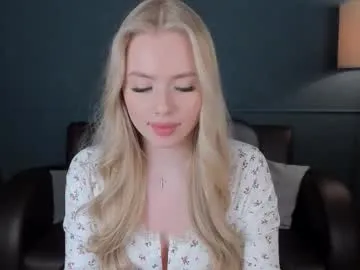 avroragoldie — GOAL: stand upp [16 tokens remaining] Im Avrora! Welcome to my room! Its my first day, support me please :) #feet #blonde #bigboobs #private #new