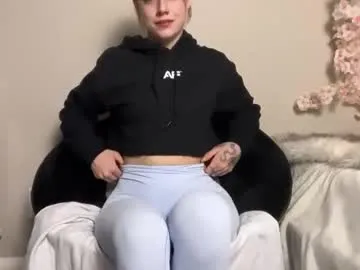 bambiibrownn — Help me squirt all the way to my goal! [2000 tokens remaining] #anal #new #squirt #skinny #smalltits #bigass #young