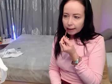 beautiful_moon3 — GOAL: lick lips [6 tokens remaining] Welcome to my room! #mature #new #skinny #milf #feet