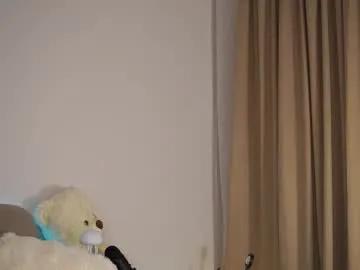 beckymadsons —  Let's make 35000+ TODAY! I'm a #teen #18, #new #shy here, but already the best #bigass on CB  - Goal: Air kiss [15 tokens left]