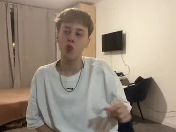 beeb0y — Hey, my name beeboy, im #new here. goal is:  cum show #twink #young #18 #feet [800 tokens remaining]