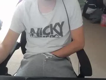 benjifrenchione — Show dick (10min) [145 tokens left] #french #c2c #young #bigcock