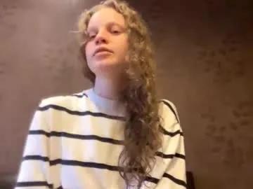 berniecemontell — GOAL: show my belly and soft touch   My name is Sia. I'm new here! Wish me luck! :) #new #skinny #natural #young #18 [19 tokens remaining]