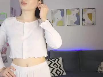 bluemarrry — Hello guys here! Im Mary! Im #new here and Im #teen ^^ Im also #18 #skinny and #shy Goal: Hello today with kiss ^^ [20 tokens remaining]