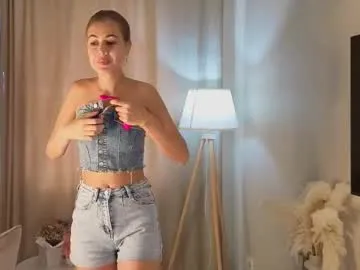 caramel_bella — GOAL: Show and slap my ass [22 tokens remaining] Hello everyone, my name is Bella! ^^ #skinny #bigboobs #18 #teen #latina