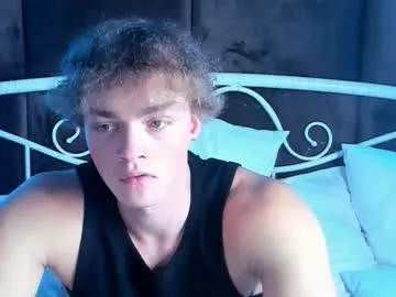 chase_muscular — GOAL: Take of  top [199 tokens remaining] Welcome to my room! Hi everyone!!! #18 #new #muscle #young #feet