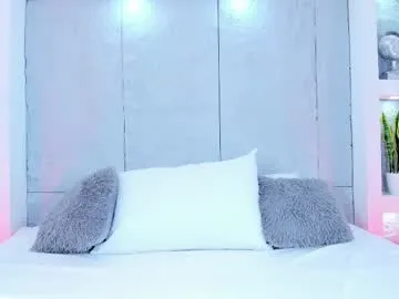 chloe_nova_ — GOAL: Oil + spank ass [89 tokens remaining] My huge juicy ass is ready to receive you  #glasses #curvy #shy #submissive #saliva