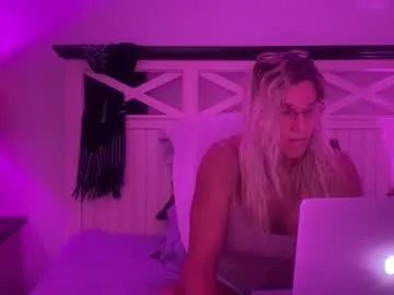christinabruce — Watch me fuck up trying to cam for the first time live... 