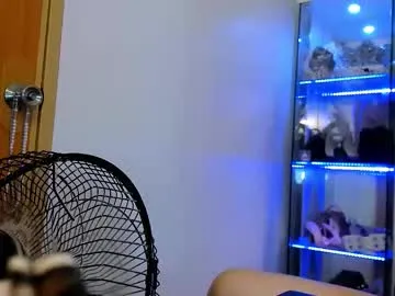 claudia_empress — show and cum [1950 tokens remaining]