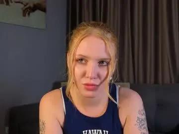cleverblond — GOAL: I bite my lip and kiss you tenderly     ^_^  This is my 3rd day! #new #shy #bigass #18 #teen [11 tokens remaining]
