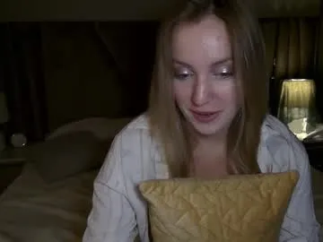 cosmo_blondiee — Are there any gentlemen here? #blonde #natural #nonude #sweet #nightht