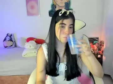 cyber_lizz — view of tits [100 tokens left]  HIII, I'm back   I need a big boy  #18  #latina   #smalltits #shy #daddy