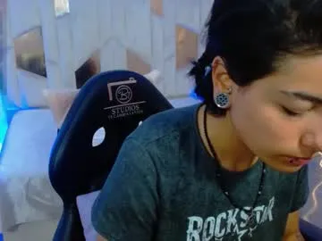 dakota_tay1 — GOAL:  naked + stripteese [111 tokens remaining] keep your vibes high don't let my pussy dry - squirt in your face #18 #latina #teen #skinny #natural