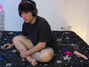 davidortegasuarez110 — Goal: Shows hard penis  #18 #bigdick #lovense #young #barefoot  - Next Goal: controlling my toy for 5 minutes 