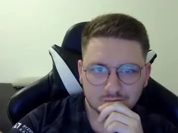 dervechi — On passe le week-end ensemble ? <3 - Goal: Je finis torse nu ! [50 tokens left] #bigdick #shaved #french #young #chubby