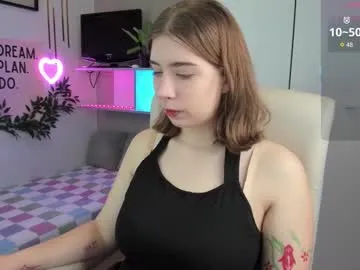dianagalaxy — GOAL: Topless riding my pillow [120 tokens remaining] Welcome to my room! #18 #british #bigboobs #shy #latex