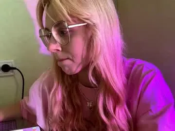 donettastrowbridge — 1 day CB Goal: Biggest smile ever  #shy #new #blonde #18 #young [14 tokens remaining]
