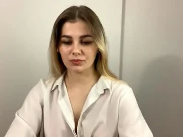 dremamaenner —  Goal: (   Show color bra  )     Hello guys ^my name is  Bella  Welcome to my room ^ #new #shy  #natural #18 #bigboobs [50 tokens remaining]