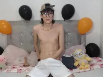dylann_ross — GOAL: Hand bra [1000 tokens remaining] Welcome to my room! #cum #18 #young #muscle #bigcock