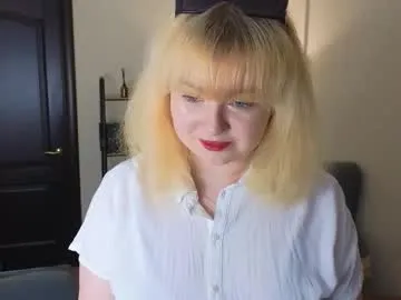 elaine_lewis — GOAL: air kiss + smile [29 tokens remaining] Welcome to my room! #new #bigboobs #shy #natural #18