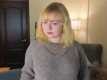 elaine_lewis — GOAL: air kiss + smile [30 tokens remaining] Welcome to my room! #new #bigboobs #shy #natural #18