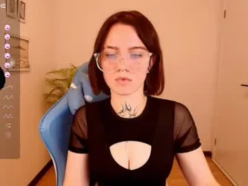 elastikiss — move your hips!  #nonude #british  #tease  #cute  #new [31 tokens remaining]