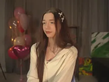 elbasypher — Hello i`m Elba, i`m #18 #teen #new #shy #natural   Goal: biting lips + close to camera  [39 tokens remaining]