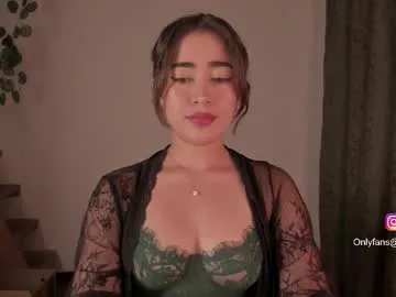 elizabethz — Helloo :)FAVE PATTERNS 8/88/100/888 - Multi Goal: Take off bra ;) [355 tokens left] #tease #latina #shorthair #petite #hairy #slim
