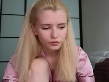 elsafawn — Morning tease <3 - Goal: masturbate untill cum #new #lovense #shy #natural #smalltits