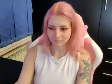 emeldamctee — GOAL: Splash water on my top (every 25tks+thumb up) [500 tokens remaining] Welcome to my room! #skinny #blonde #shy #student #new