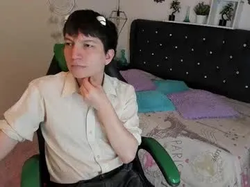 eross_guyy — hey there spooky season is here wanna come to play with my huge cock for ur big ass ?  !!! #feet  #precum #BULGE #bigcock #twink