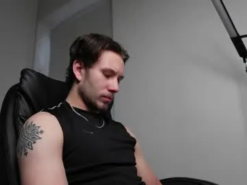 ethan_fyre1 — public cumshow at [2985 tokens remaining]