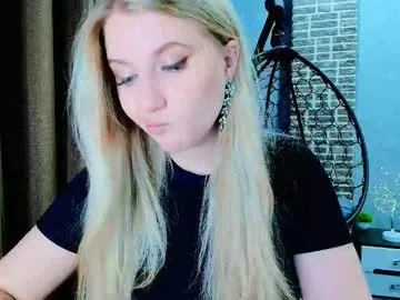 evacadooo — kiss u   #bigboobs #british #daddy #curvy #blonde [6 tokens remaining]