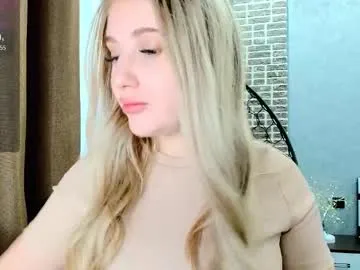 evacadooo — tease with lips     #bigboobs #british #daddy #curvy #blonde [15 tokens remaining]